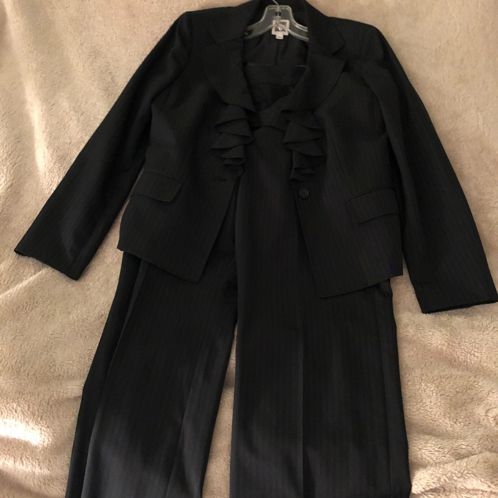 Suit - Picture 2 of 4
